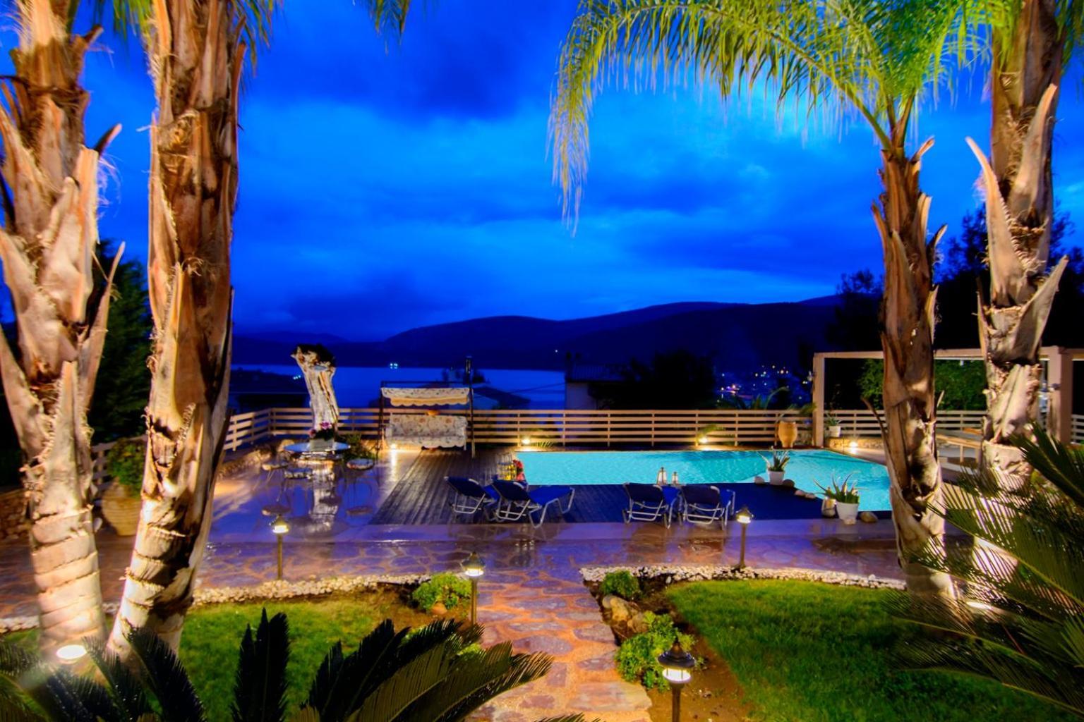 Maira Luxurious With Private Swimming Pool Kórfos